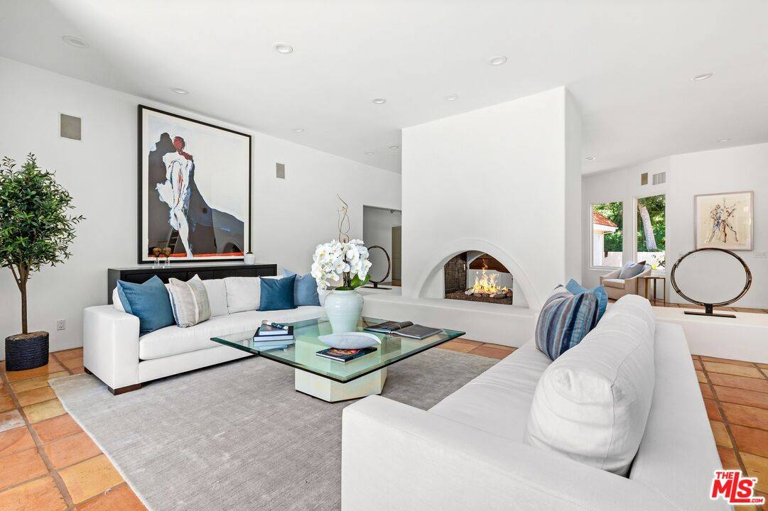 1171   Laurel Way Beverly Hills LA