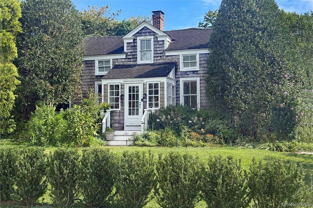 Located in the heart of Southampton Village, just a few blocks from renowned Main Street restaurants and shopping, sits a historic 3 bedroom shingle style home.