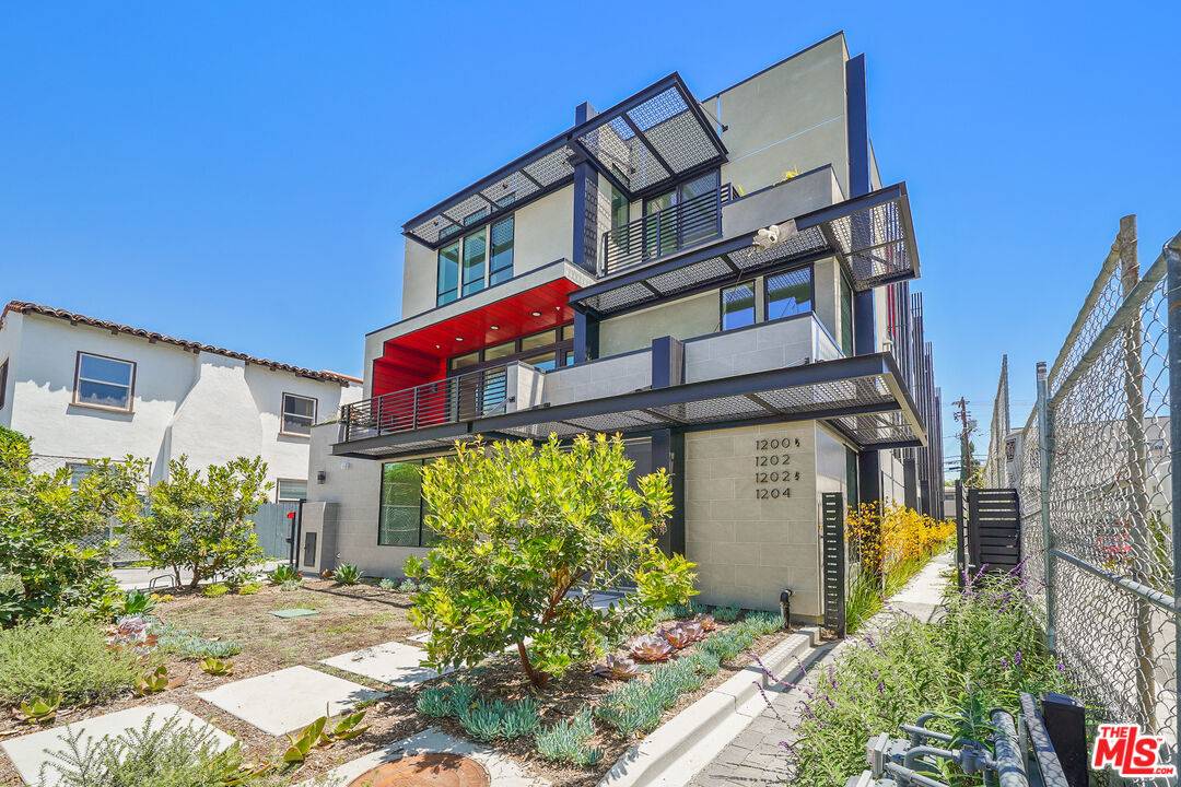 1202  N Orange Grv 3BR Hollywood Hills East La