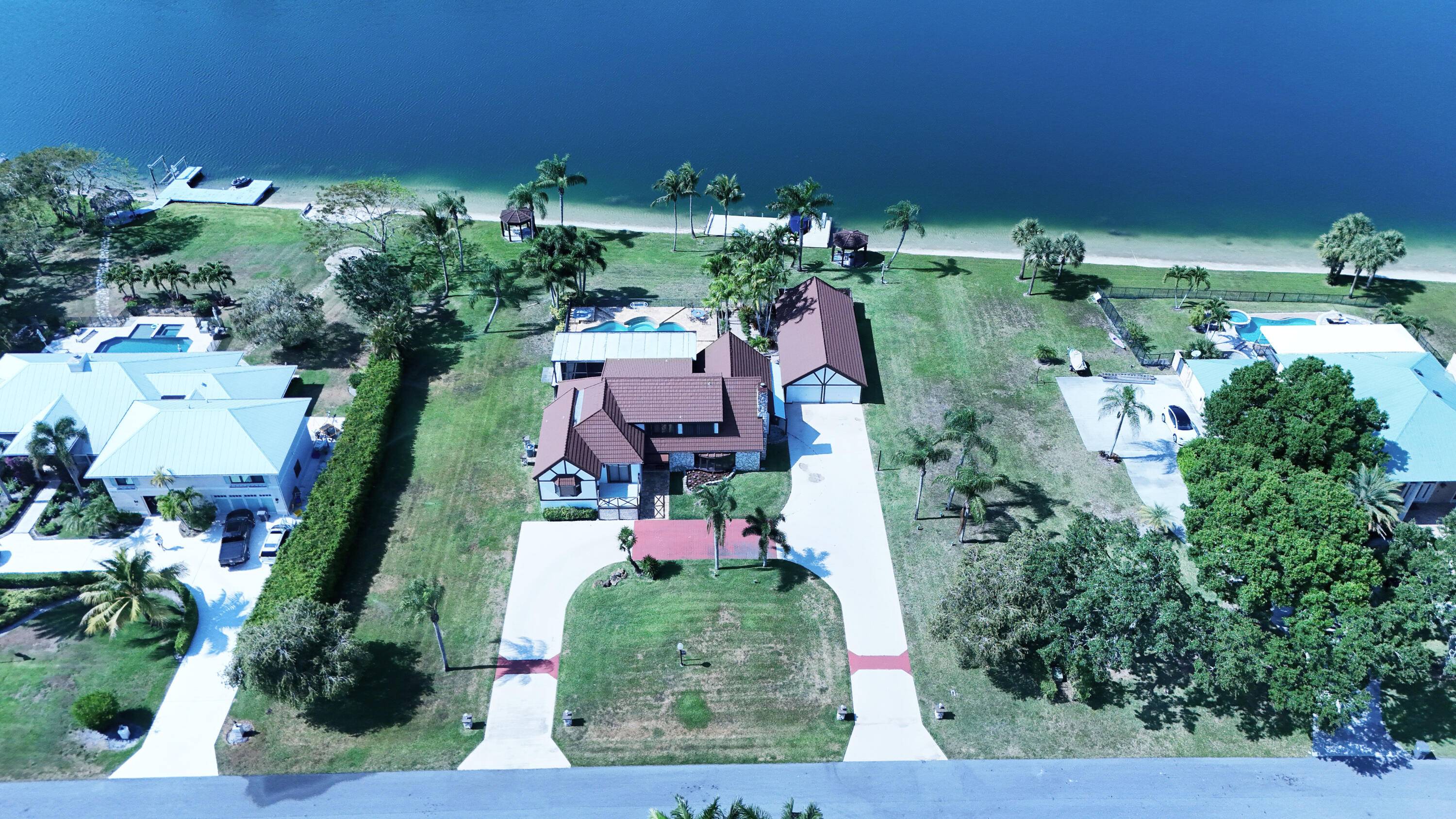 Prestigious Banyan Lakes Opportunity !