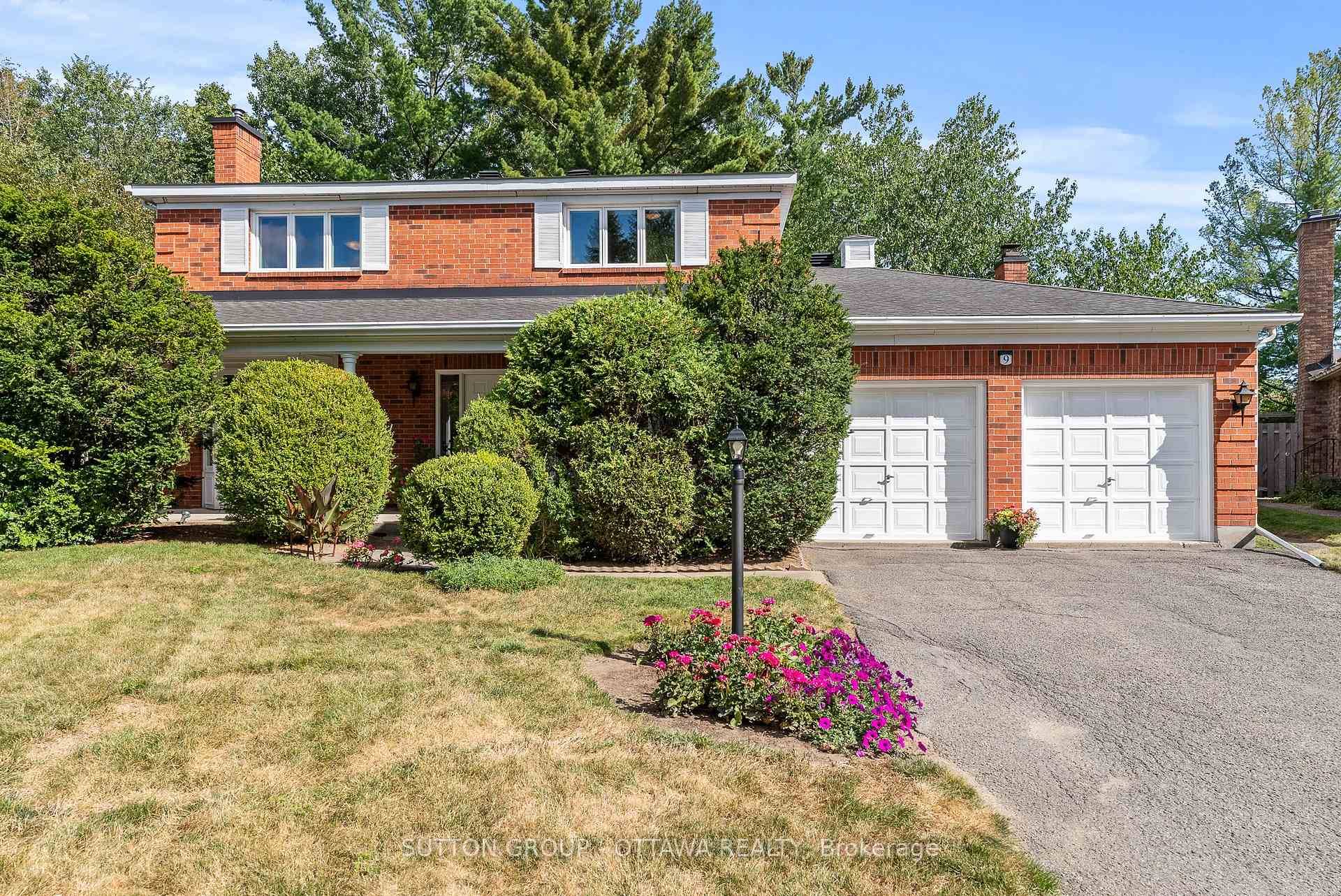 Welcome to 9 Sundance Court a serene retreat tucked on a quiet cul de sac, backing onto a ravine w no rear neighbours.