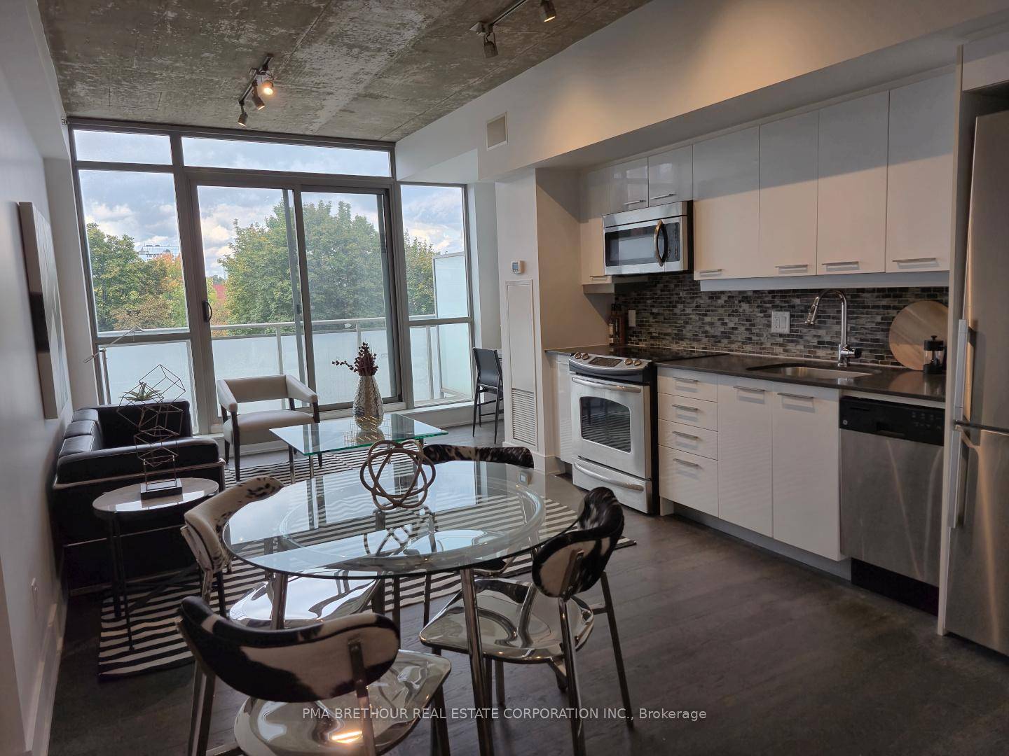 Stunning 1 Bedroom condo loft with a city park view located in the highly sought after Queen Street East area of Toronto.