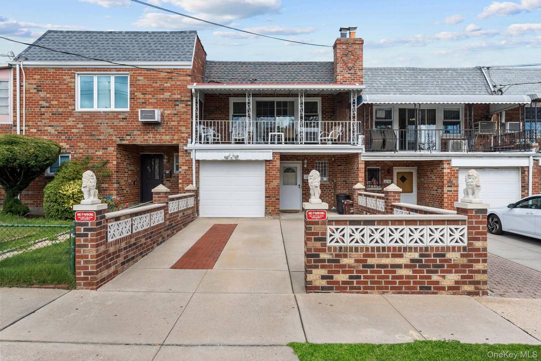 Welcome Home to Middle Village ; a true gem in the heart of Queens !