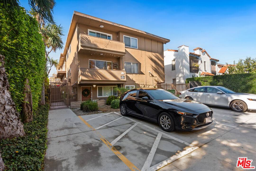 1431  S Holt Ave 14BR Beverlywood La