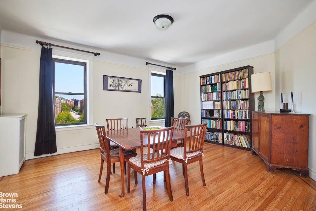 Welcome to 1825 Riverside Drive, Apt.