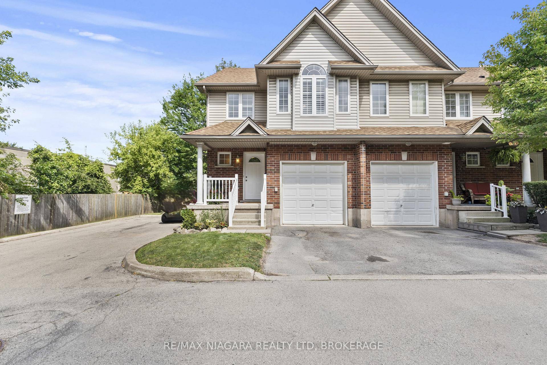 Welcome to 6263 Valley Way, Unit 6 A Spacious amp ; Bright End Unit Townhome Located in a well maintained complex with low maintenance fees, this 3 bedroom, 2.