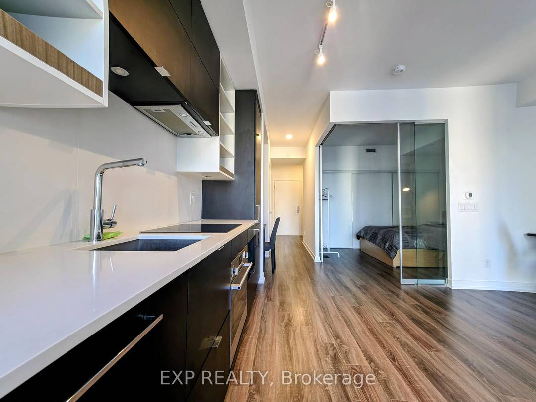 Luxury condo at Dundas amp ; Yonge in the heart of downtown Toronto.