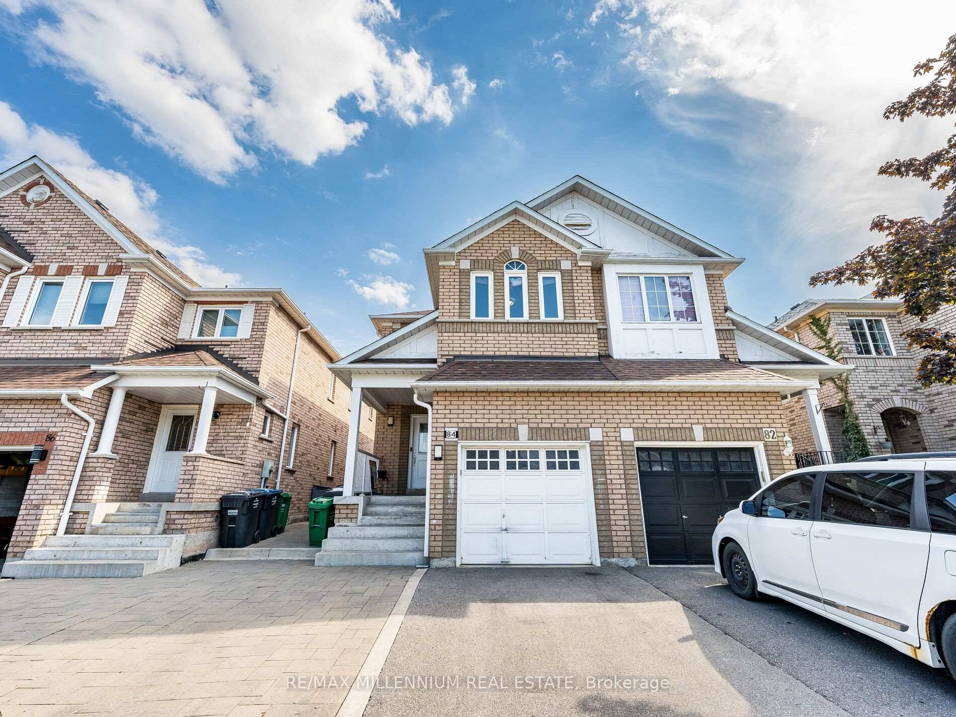 Spacious 4 Bedroom Home in Bolton !