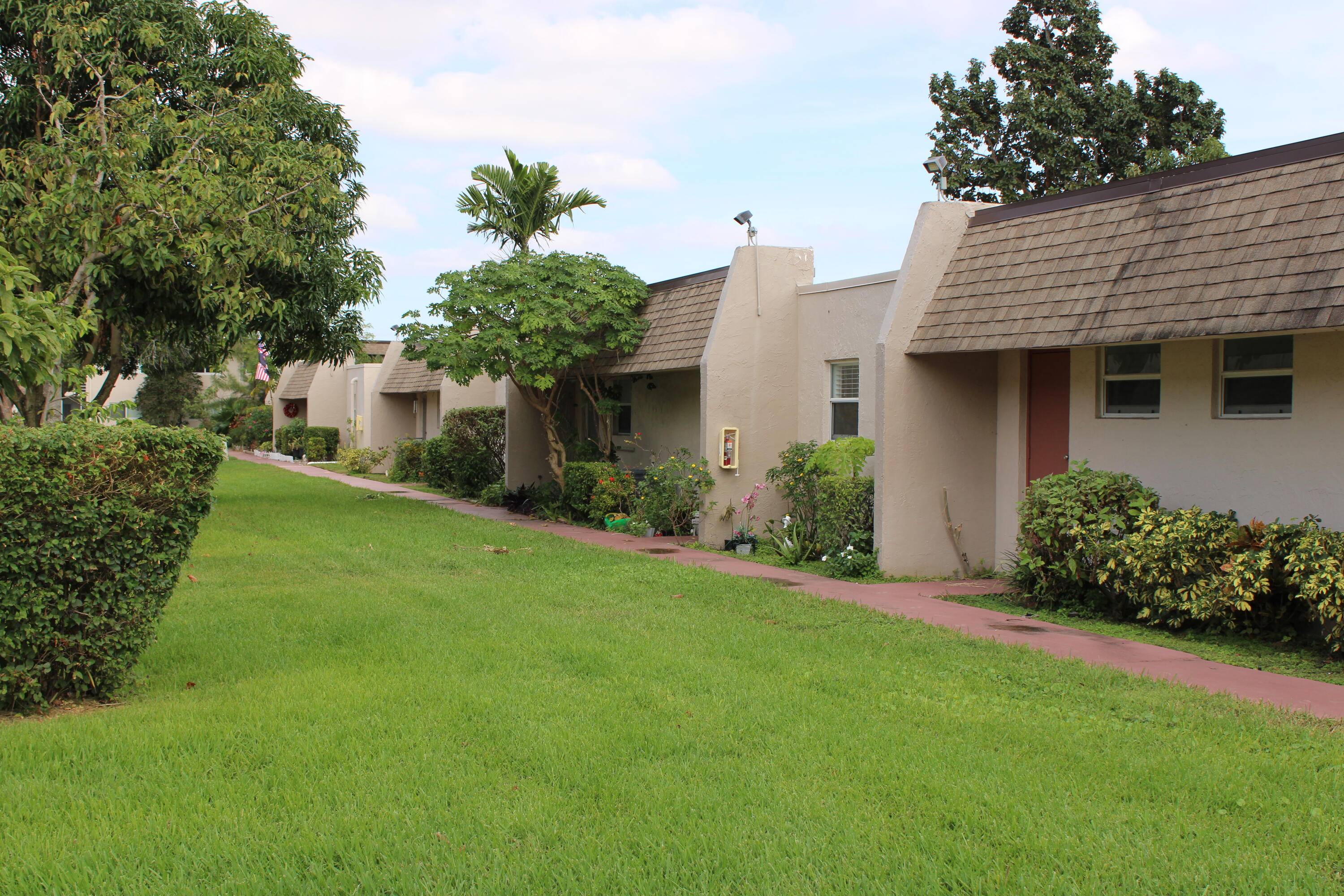 1 Bedroom 1 1 2 Bathroom Villa centrally located in Palm Beach County.