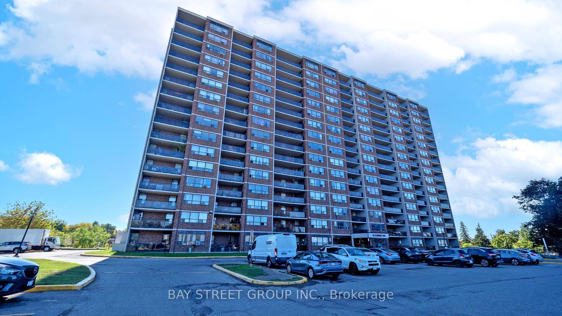 Absolutely Stunning Renovated 3 Bedroom 2 Bath End Unit Condo, Clear South Exposure Toronto Cn Tower View.