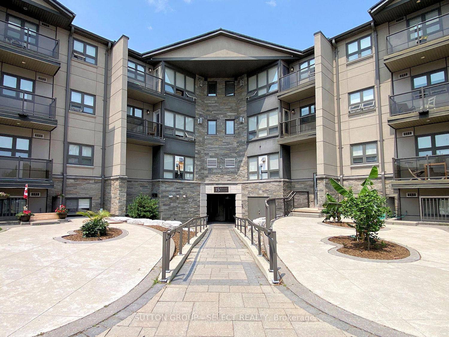 Now vacant Top floor, 1 bedroom den or small 2 bedroom, 1 bath unit this is one of six units in the entire complex like this.
