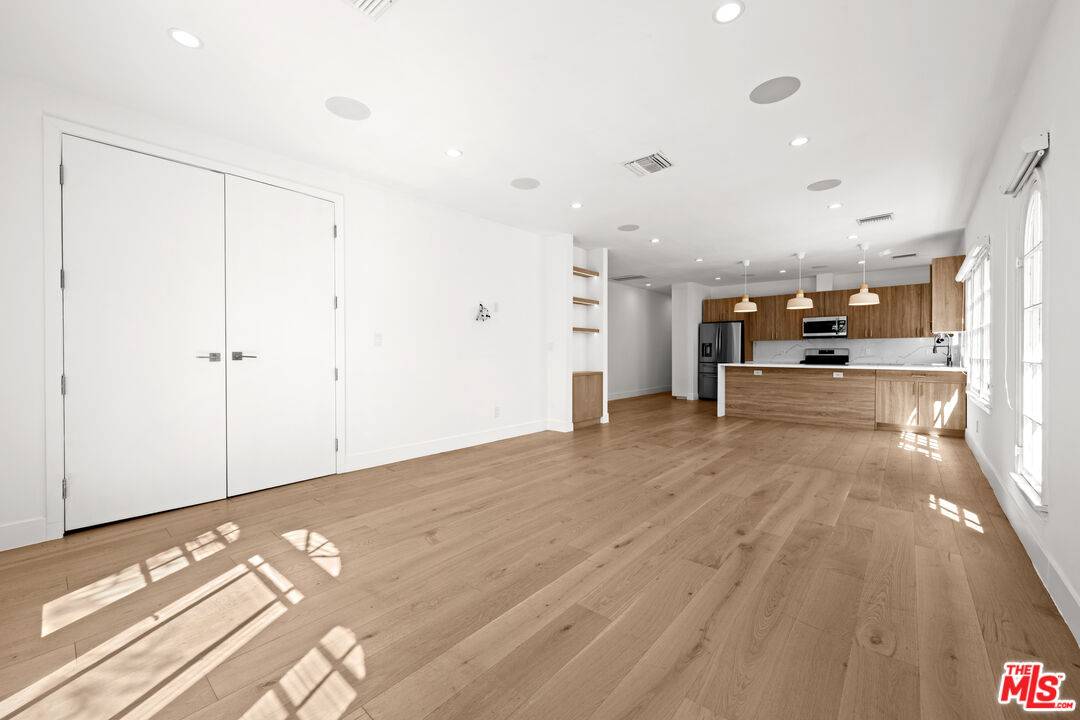 424 N Gardner St 2BR Hancock Park La