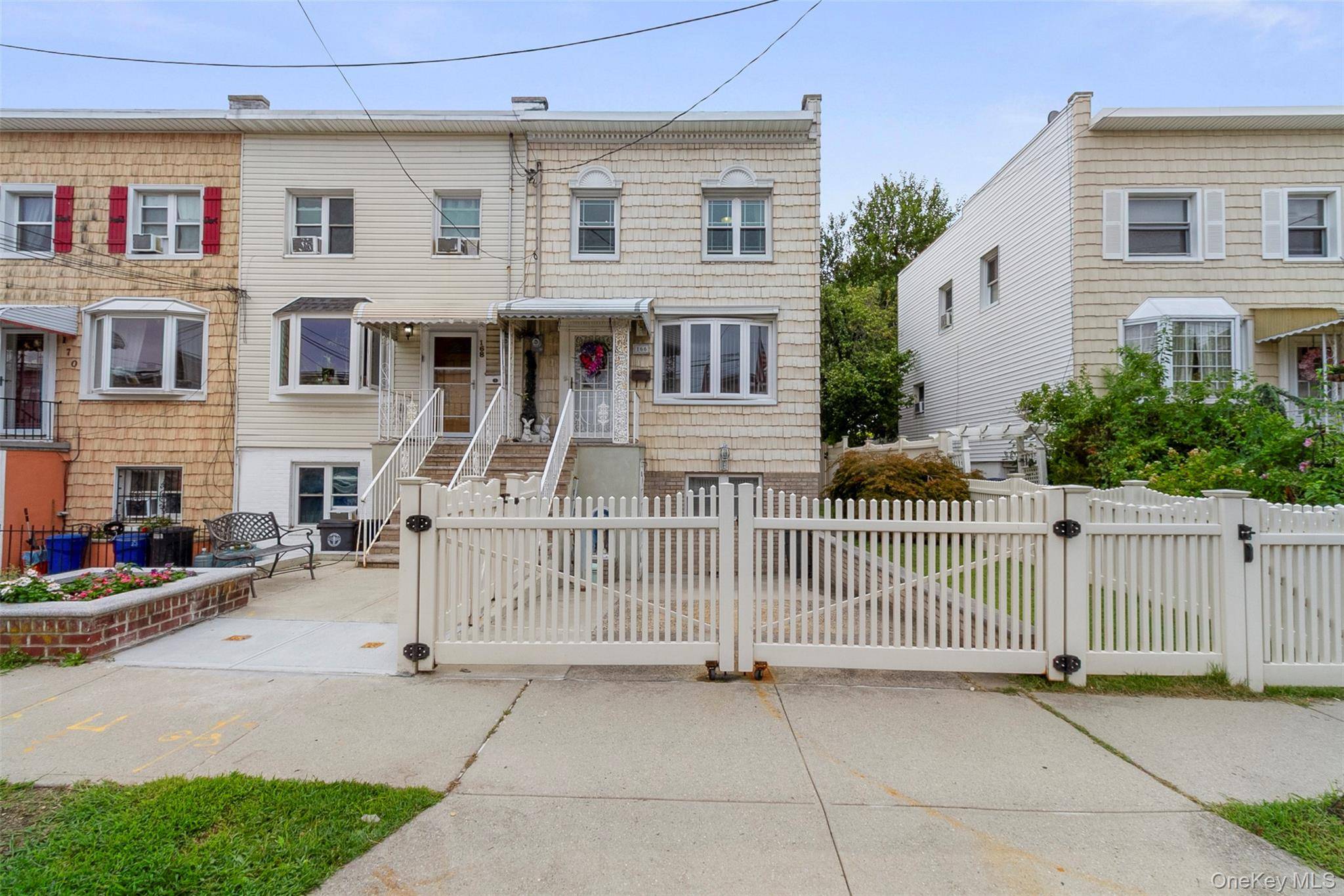 Welcome to this beautifully single family home with a spacious in law suite, in the heart of Throggs Neck neighborhood.