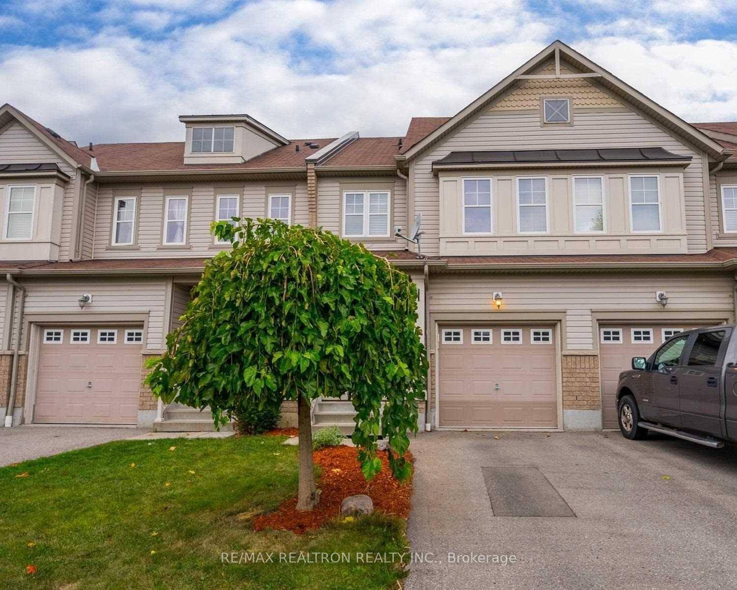 Beautiful 3 Bedroom Townhouse Situated In The Highly Sought After Whitby Shores Community.