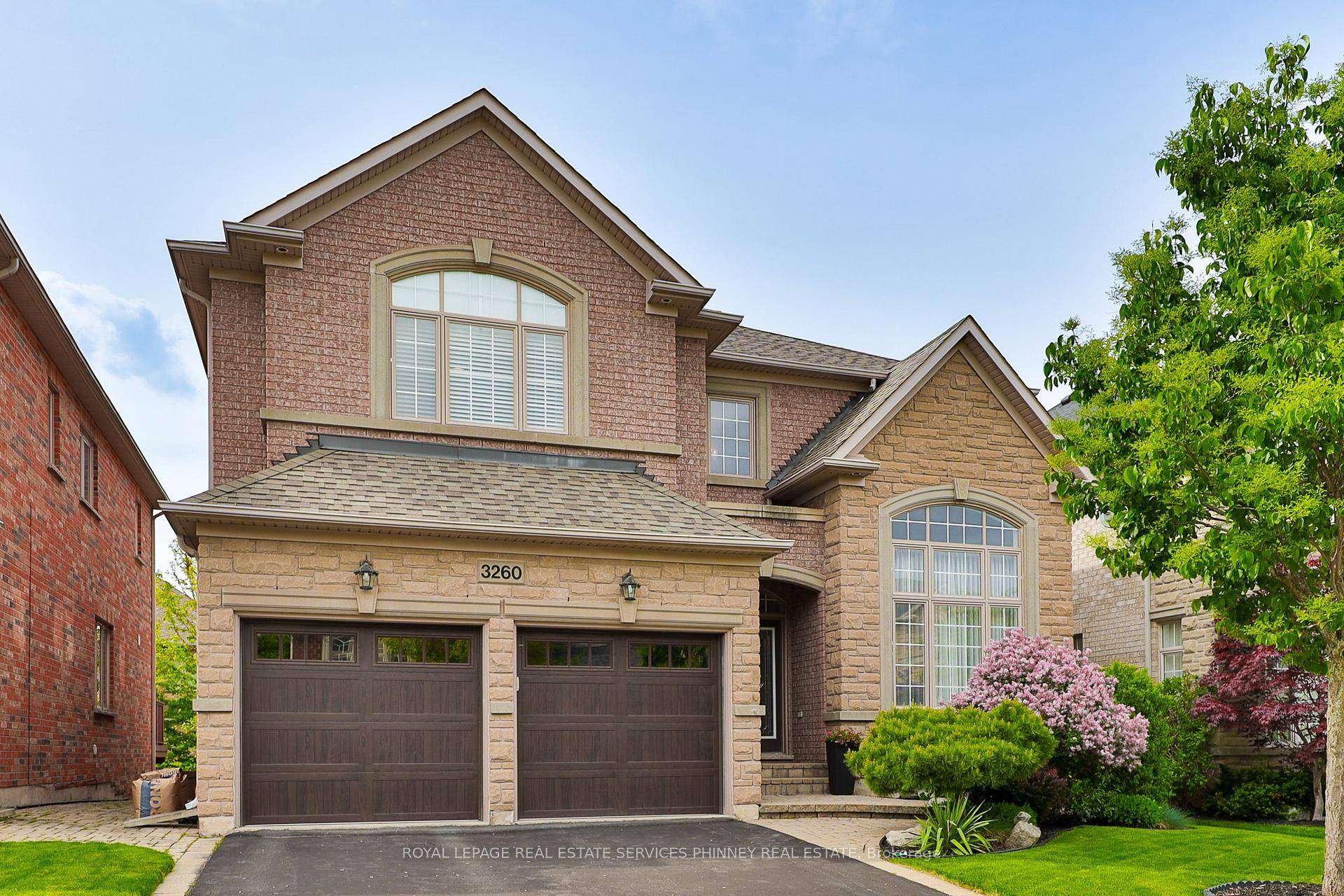 Welcome to Your Forever Family Home in Beautiful Bronte Creek !