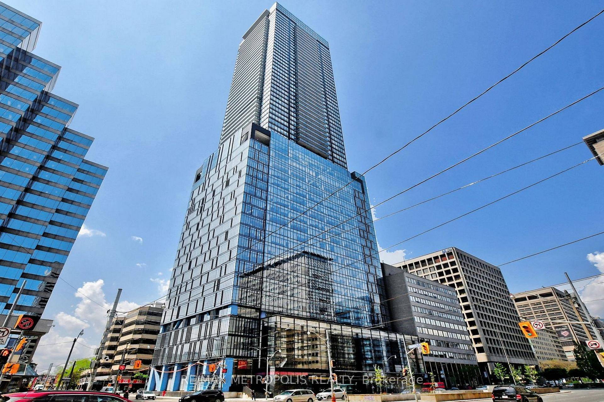 Luxurious Downtown 2 1 Bedroom Condo with Unobstructed City Views.