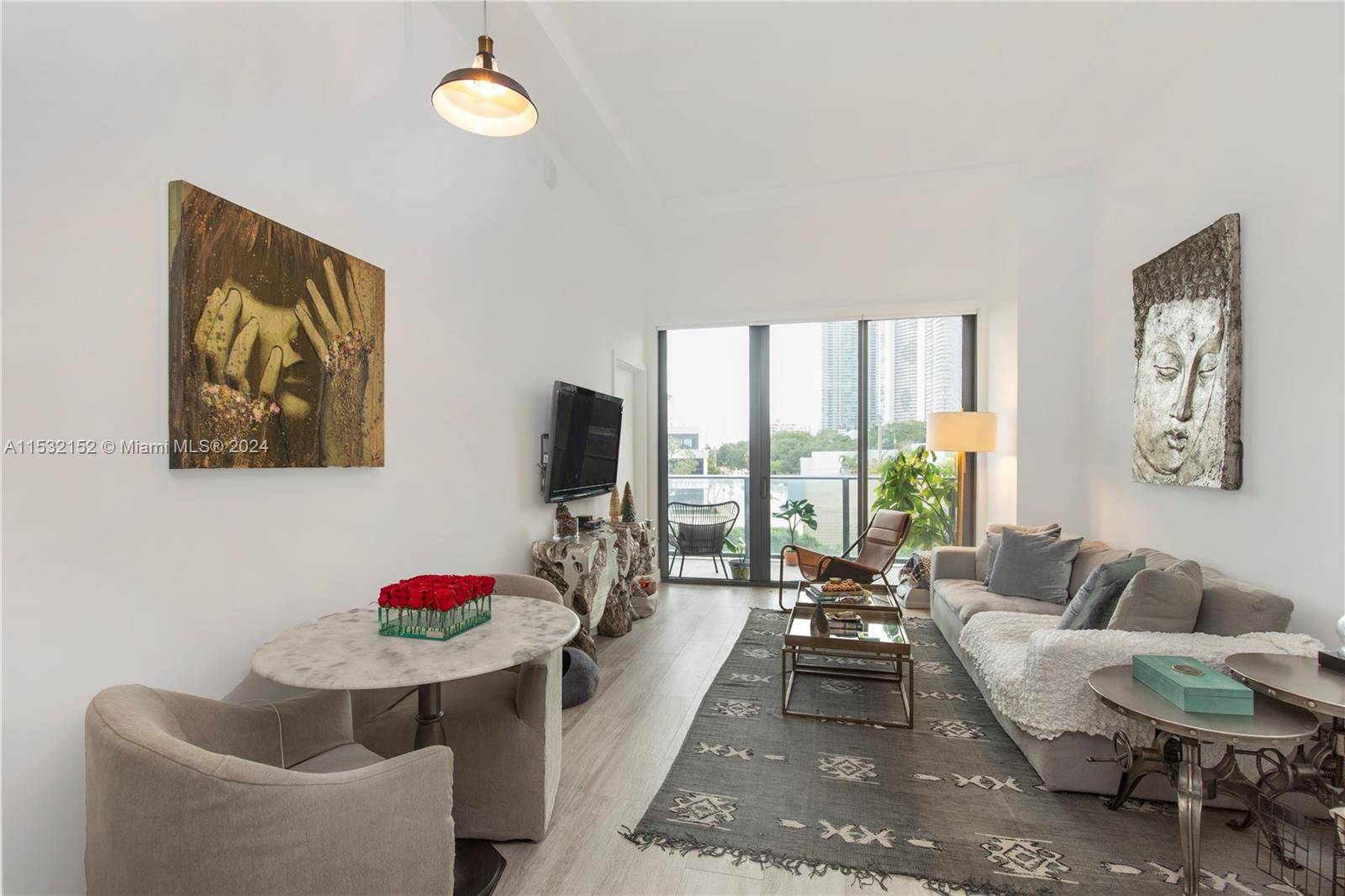 EXTRA HIGH CEILINGS ! New A C unit.
