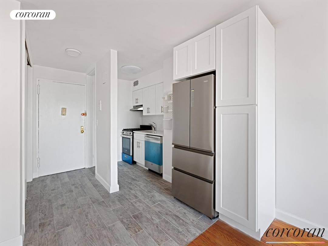 This top floor oversized one bedroom, one bathroom unit at Willoughby Walk Co ops offers approximately 700 square feet of thoughtfully designed space.