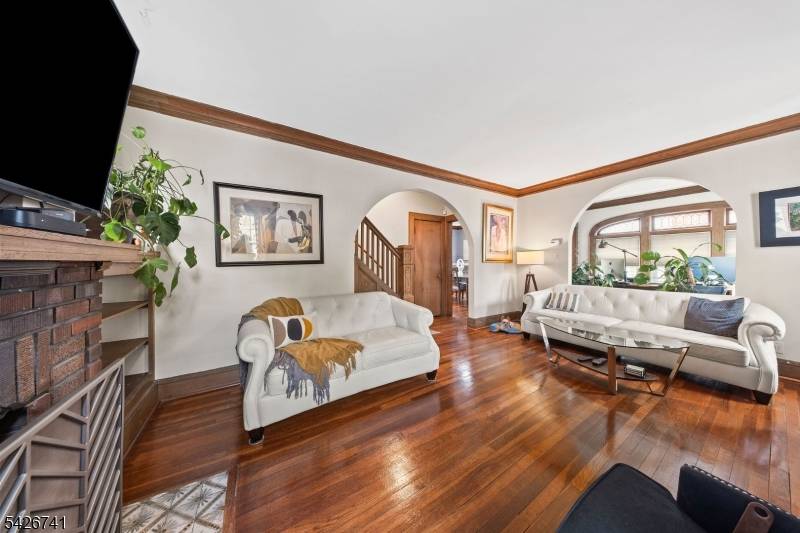 Welcome to 88 Woodbine Avenue !