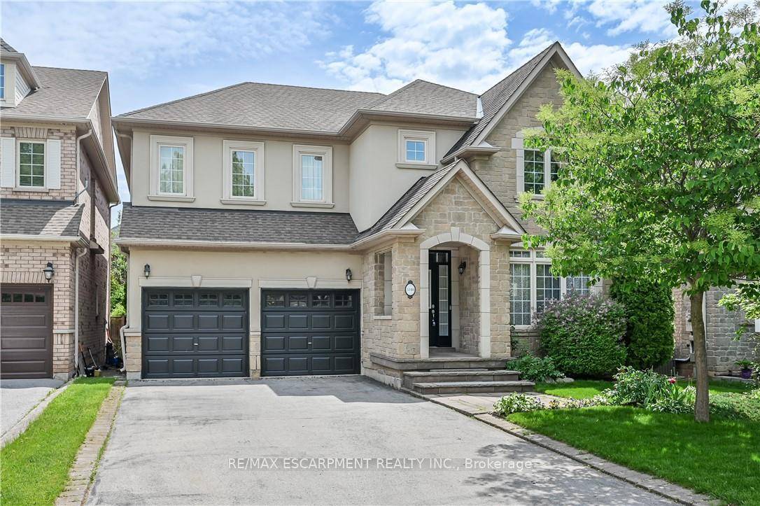 Nestled in the prestigious Lakeshore Woods community of Bronte West, Oakville, this exceptional home offers easy access to the scenic trails of Sheldon Creek and a serene walk to the ...