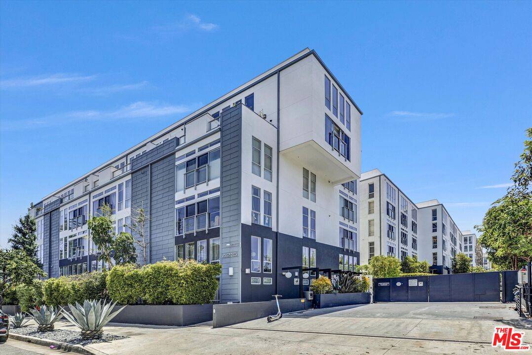 4215   Glencoe Ave 1BR Marina Del Rey La