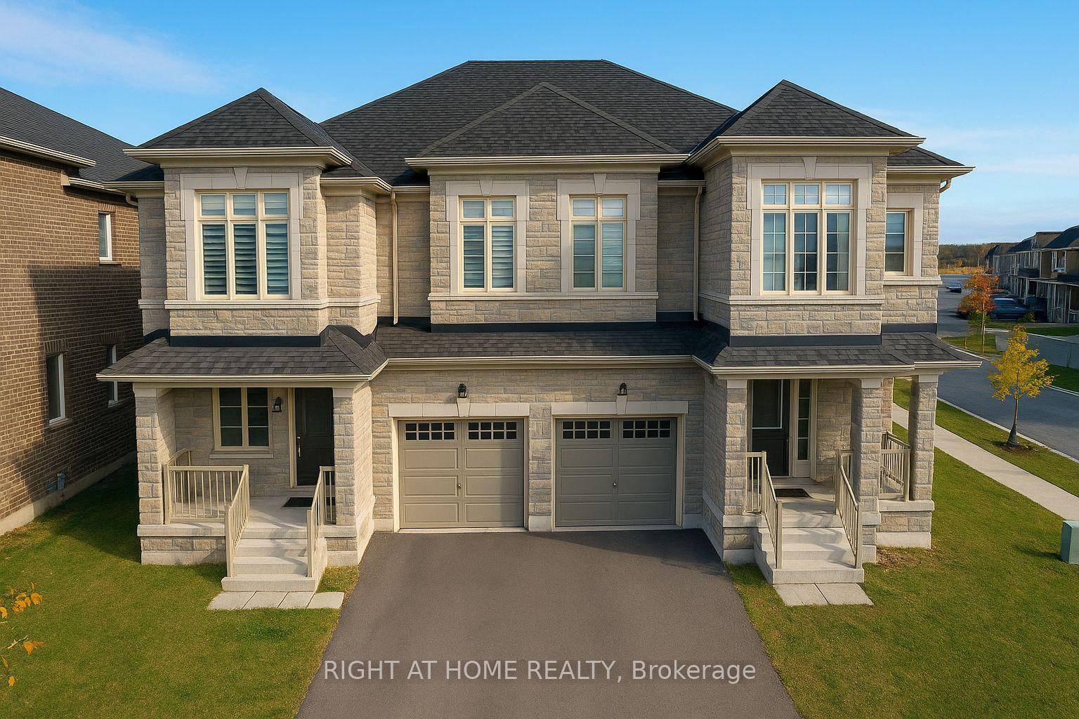 Luxury Living Awaits at 21 Trailbank Gardens, Waterdown !