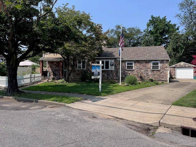 Welcome to 980 Siems Court, a beautiful 3 level home tucked away on a quiet cul de sac in the heart of North Bellmore.