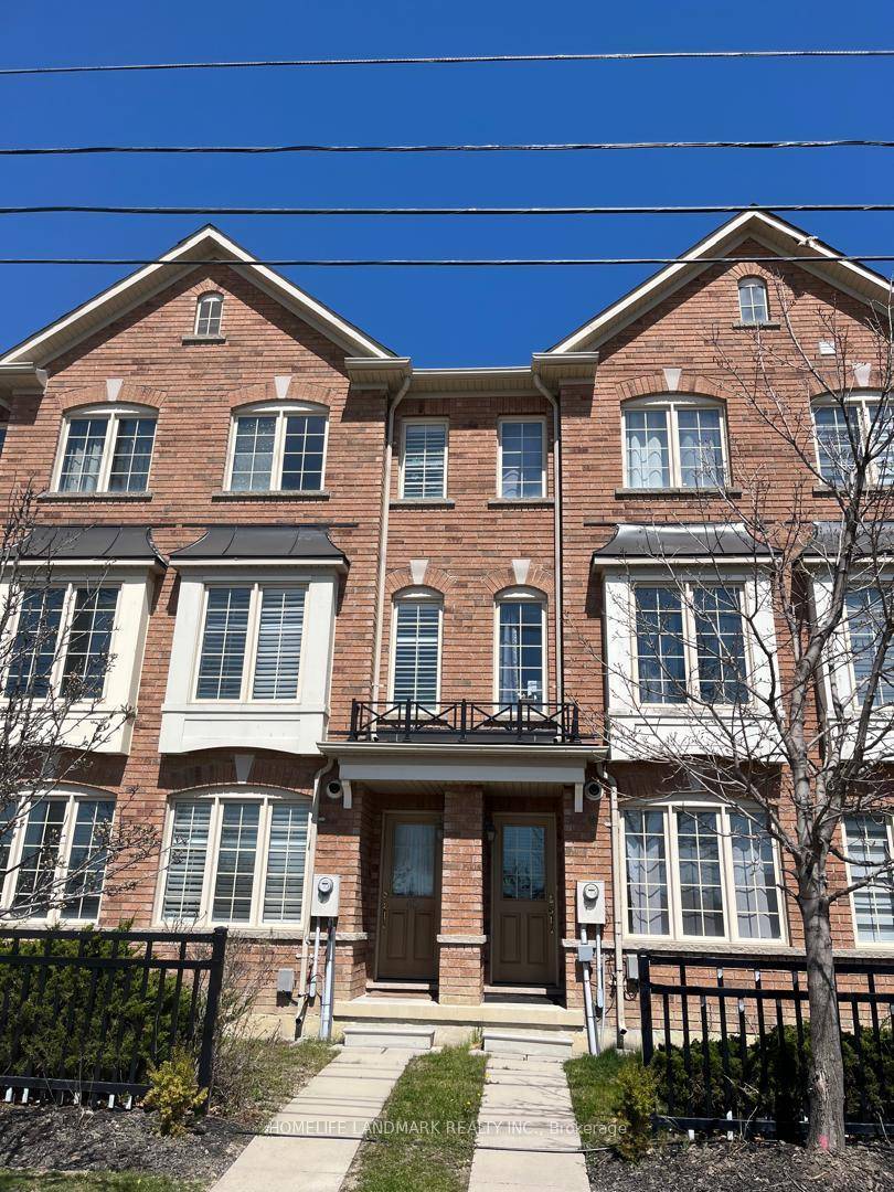 Gorgeous Functional 3 Storey Townhome 2BR 1 can be 3BR.
