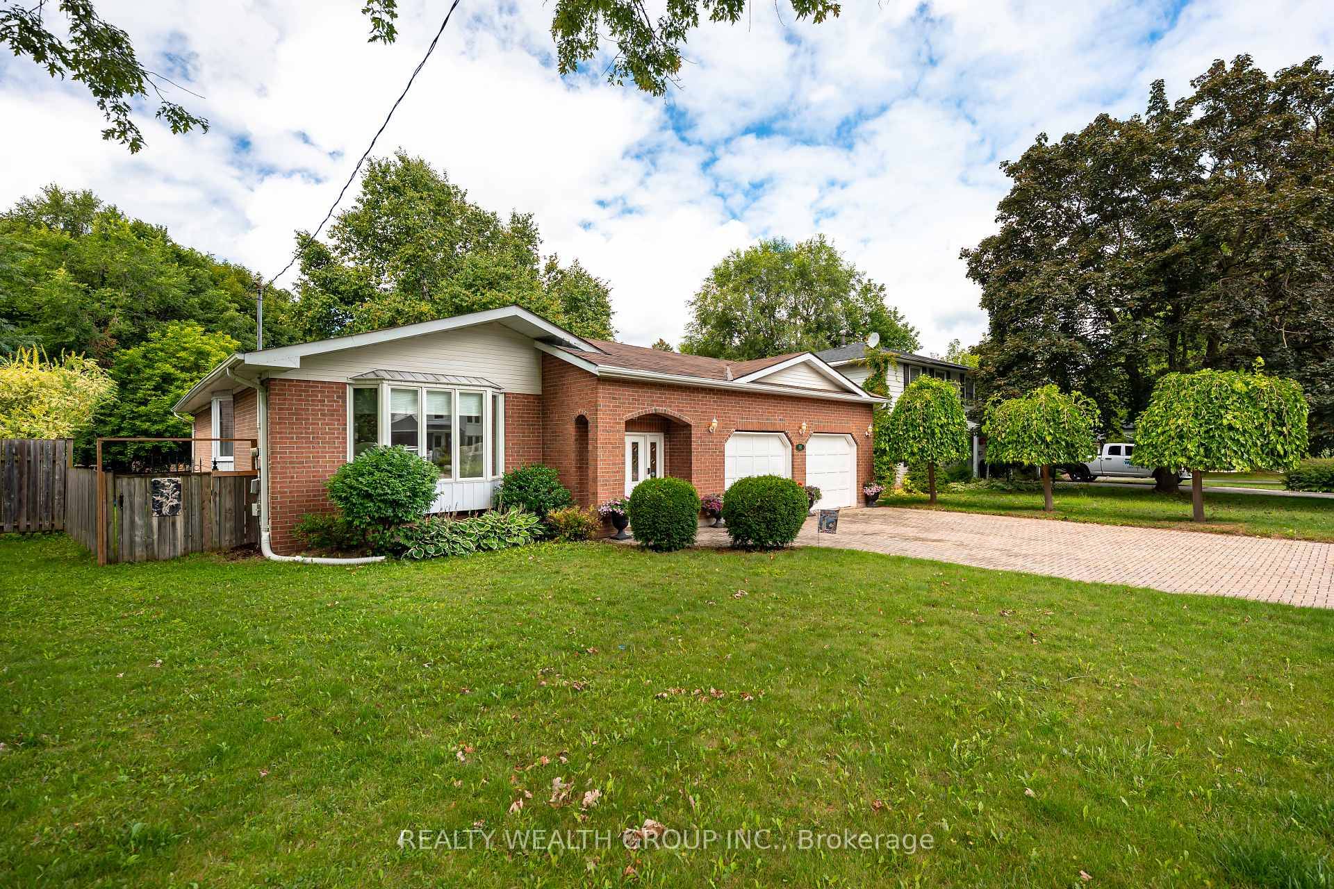 Charming All Brick Bungalow with Pool Oasis in the Heart of Newmarket !