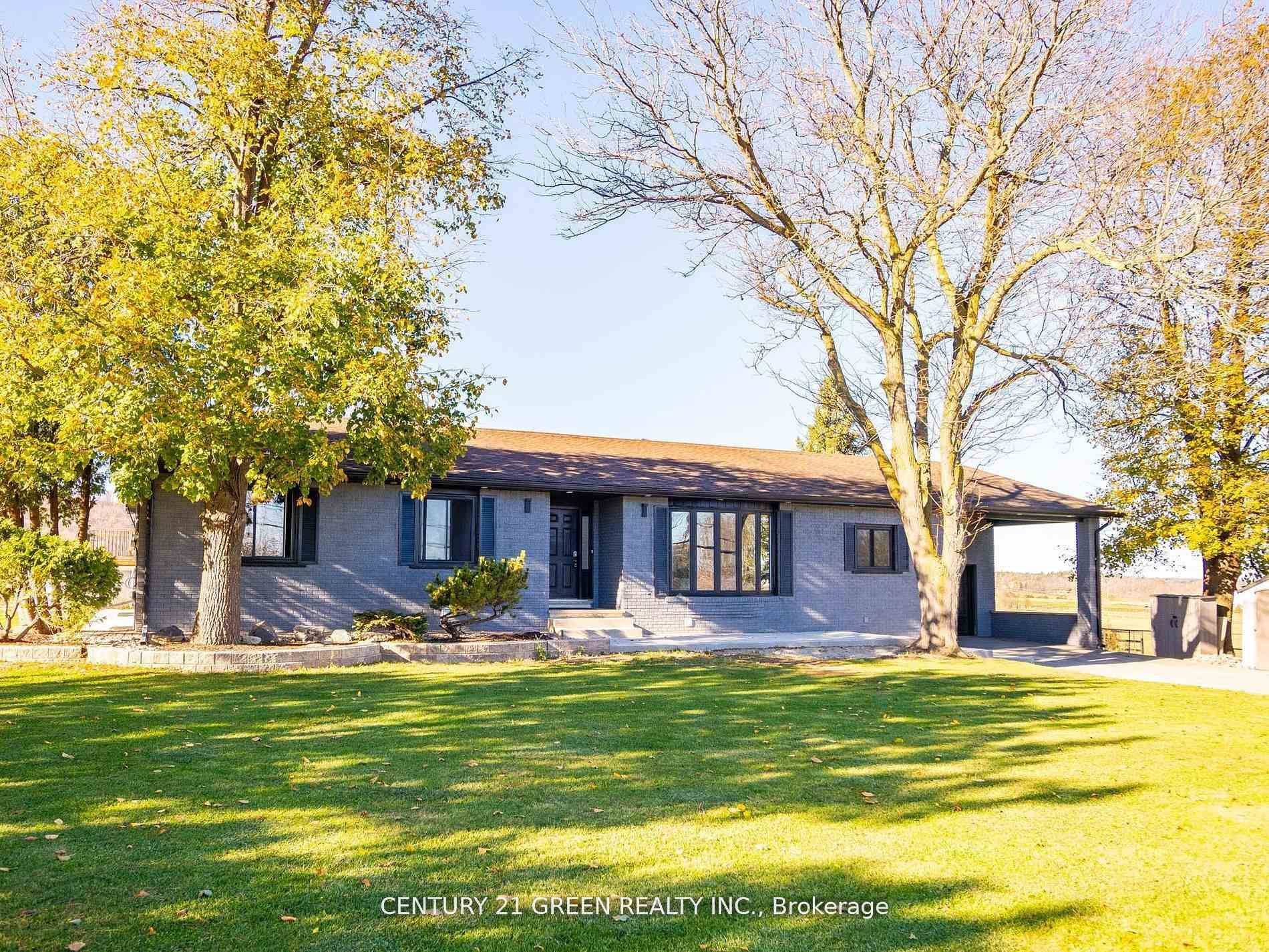 5bd 5bd, Fantastic opportunity to own a spacious bungalow in a prime country setting !