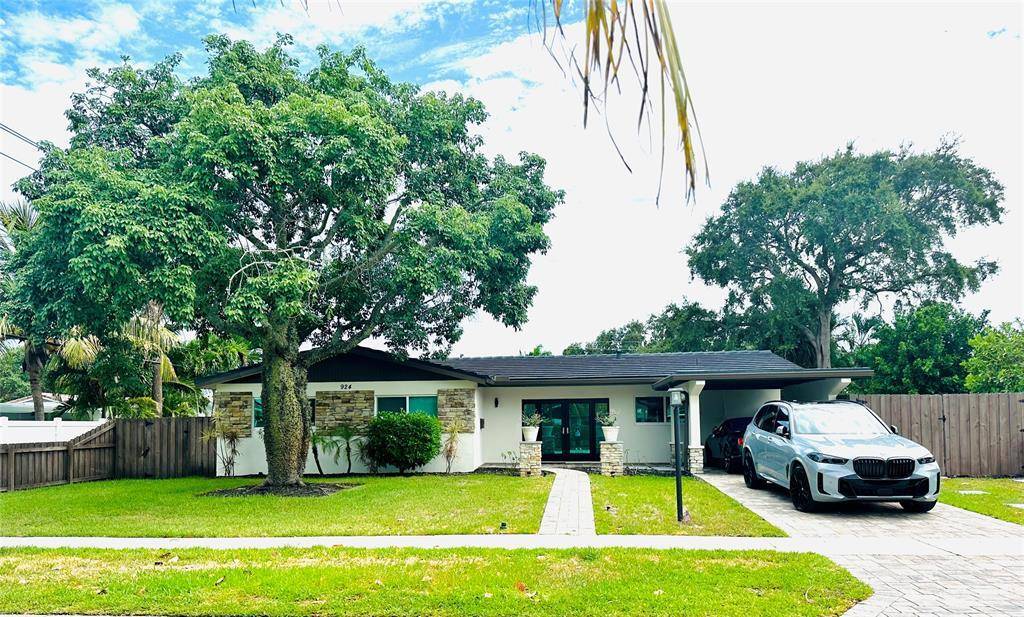 BRIGHT amp ; SPACIOUS HOME in the heart of EAST BOCA !