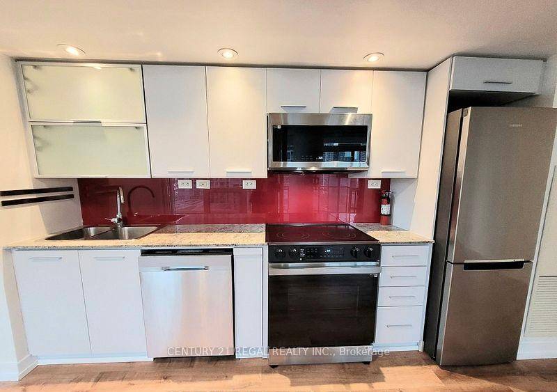 Live and work in the heart of downtown Toronto at the highly desirable Luna Condos CityPlace.