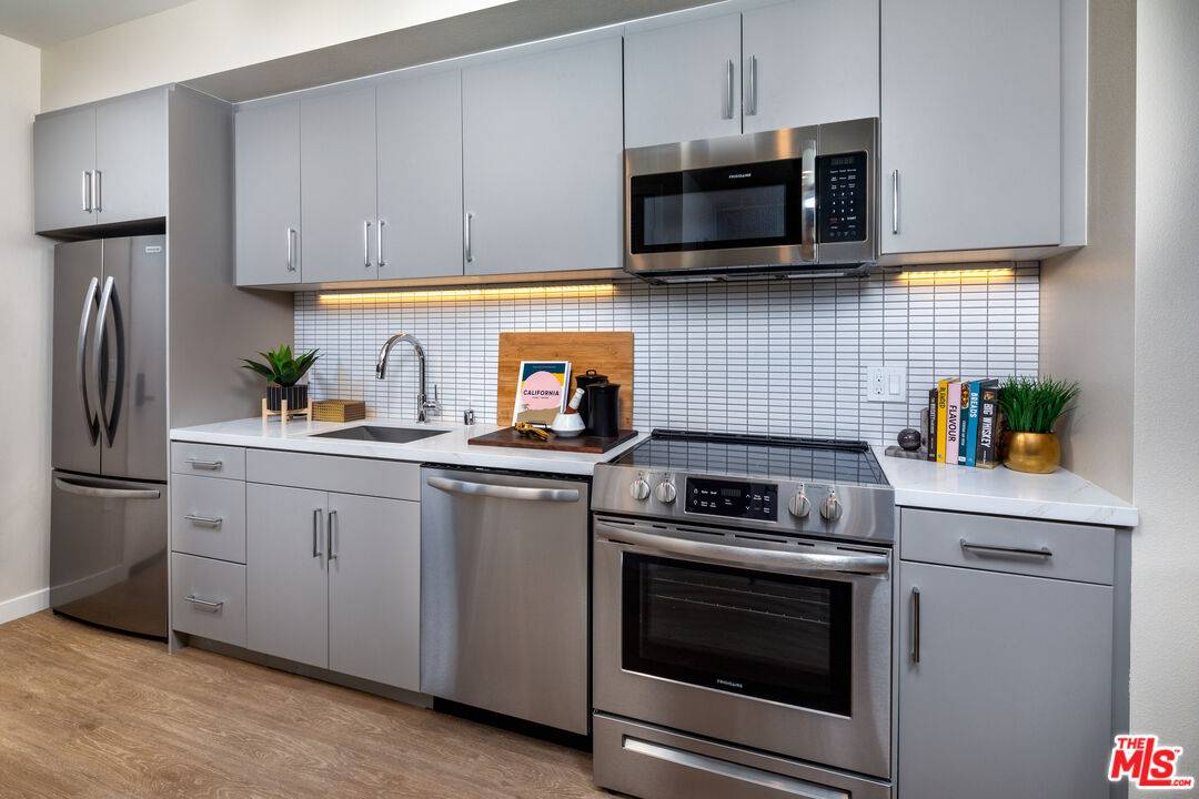 7566  W Sunset Blvd 2BR Hollywood Hills East La