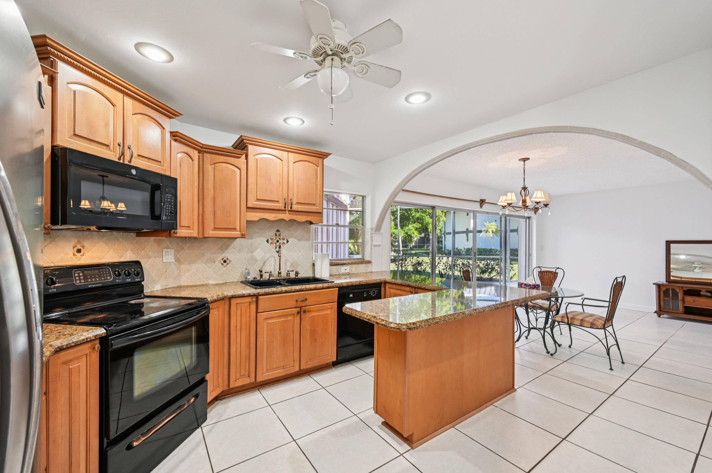 Conveniently located 1st floor condo !
