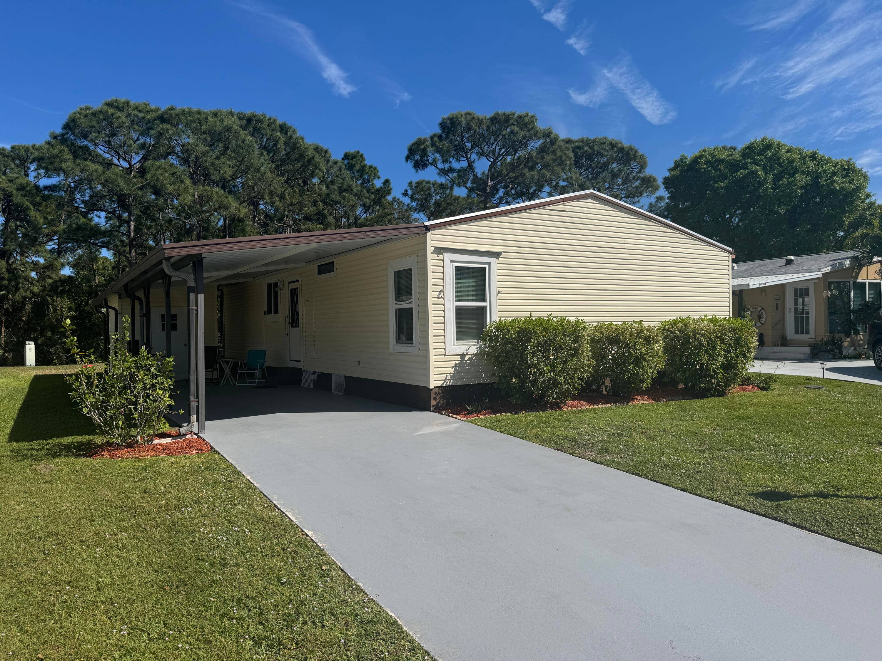 LAND OWNED ! ! Check out this spacious 2 BED 2 BATH home on a cul de sac in Savannah Club !