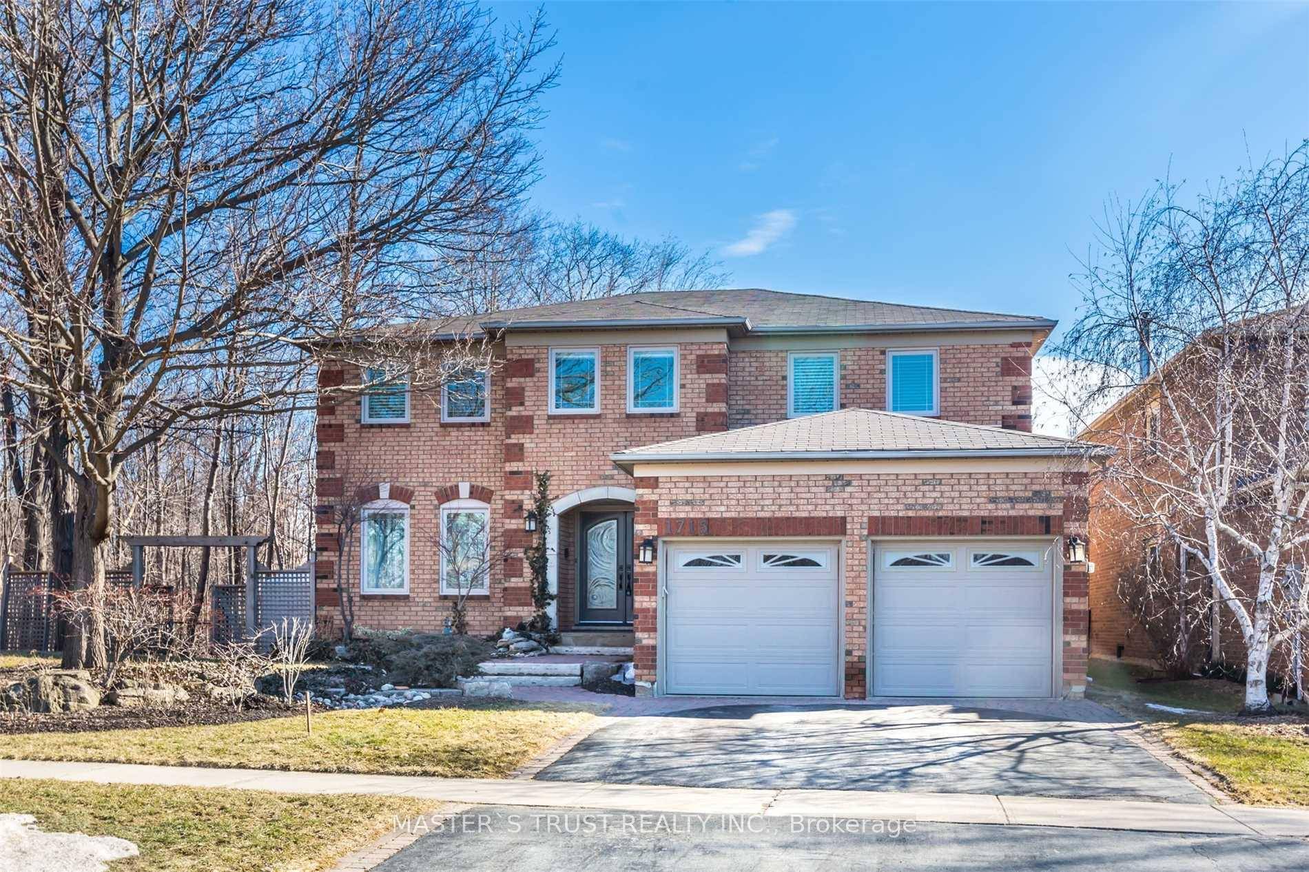 Luxurious 5 Bedroom Home Approx 3850 Sqft.
