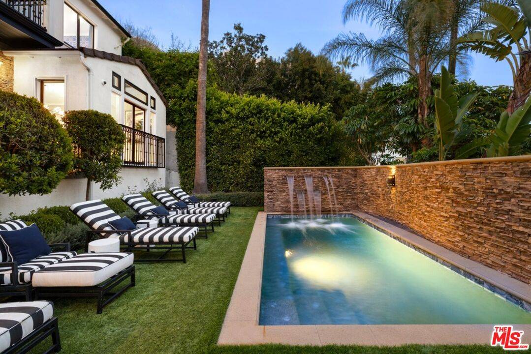 1472  N Kings Rd 3BR Sunset Strip La