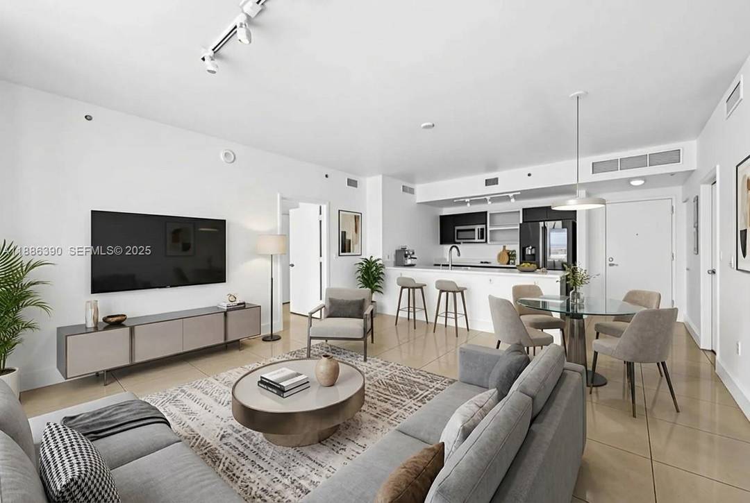 Coming soon ! 2 bed 2bath at The Ivy condo is priced for a quick sale and move in ready.