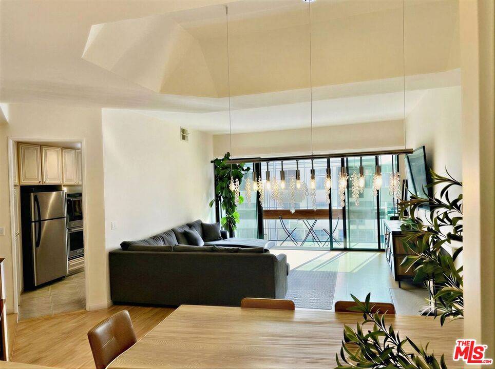 750  S Bundy Dr 2BR Brentwood La