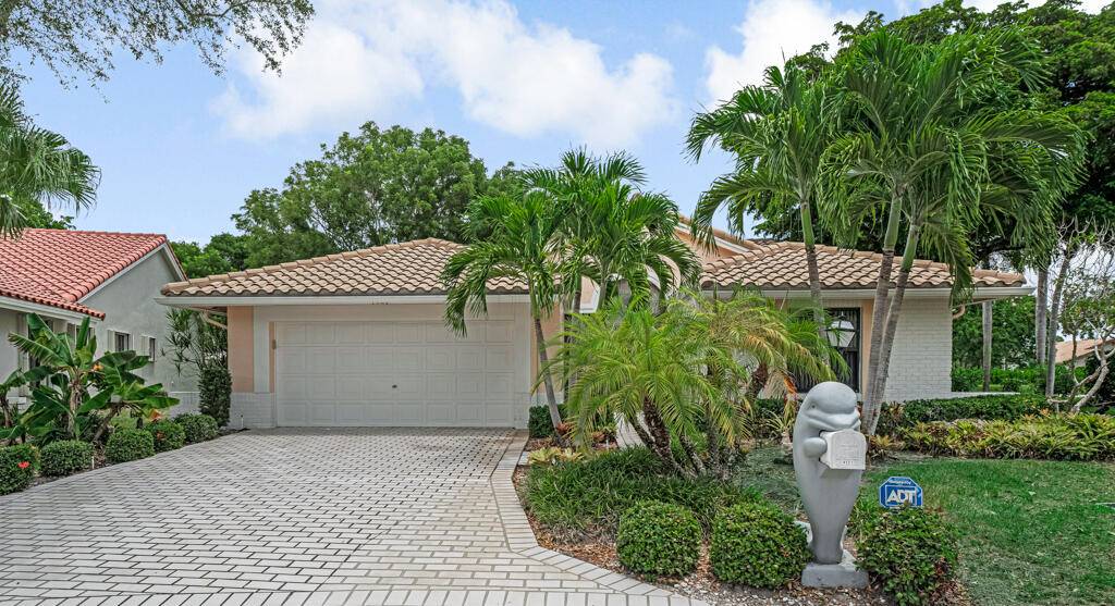 PRICED TO SELL FAST ! NEW WINDOWS 2018, NEW A C 2018 WITH 10 YEAR WARRANTY, NEW ROOF 2013, MOVE IN READY.