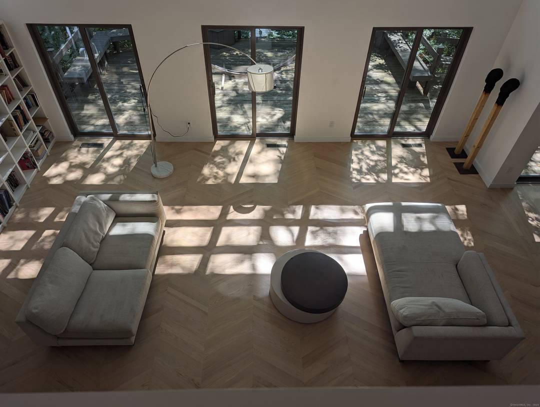 Private sanctuary in the woods, yet shops, food, and fun are all under a 10 minute drive.