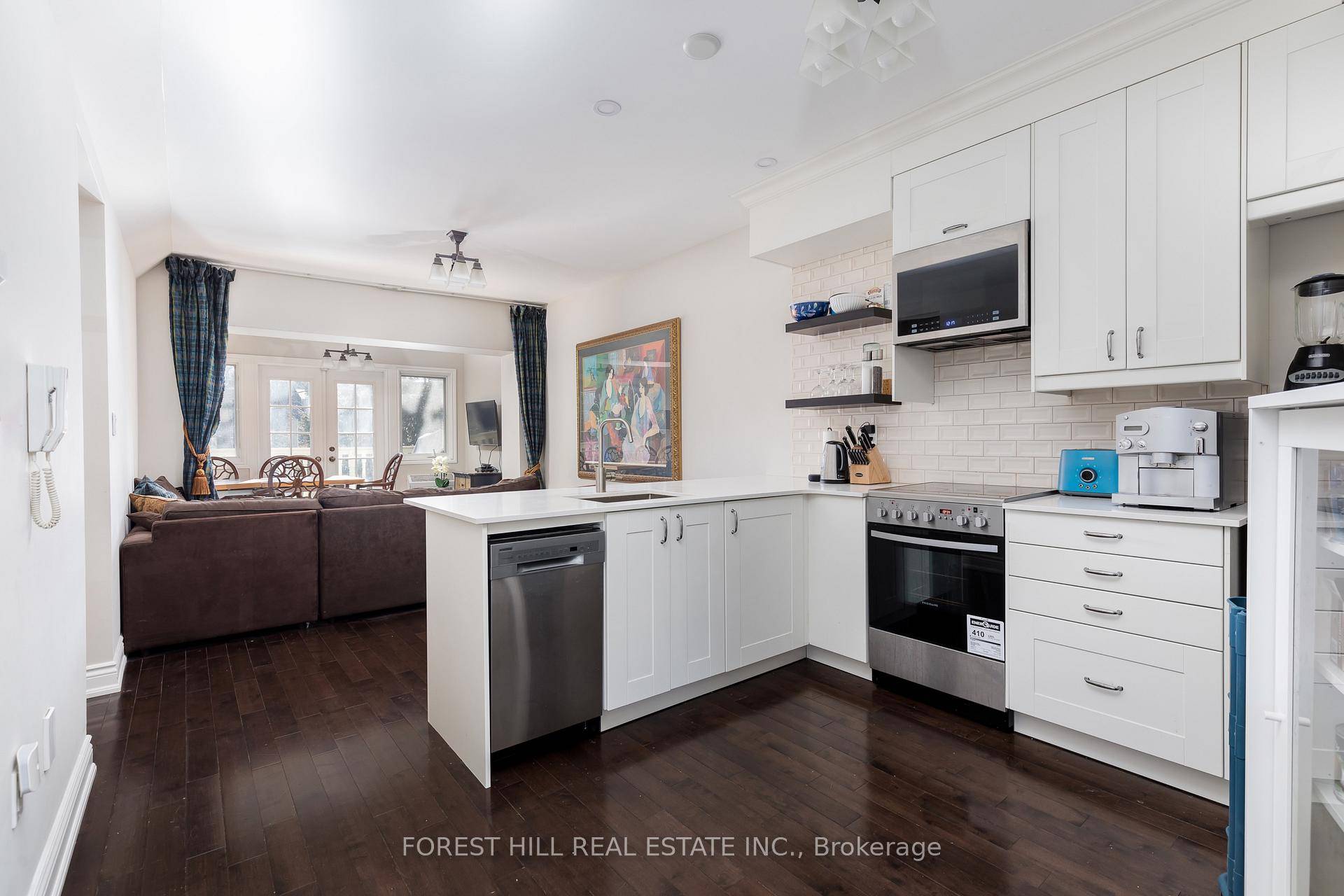 Bright, Spacious Rare Three Bedroom Apartment In The Coveted Neighbourhood Of Yonge And St.