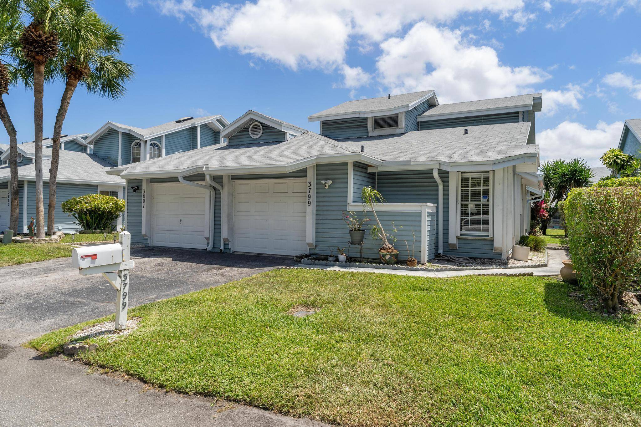 Experience easy living in this beautifully updated townhouse in the heart of Lake Worth !