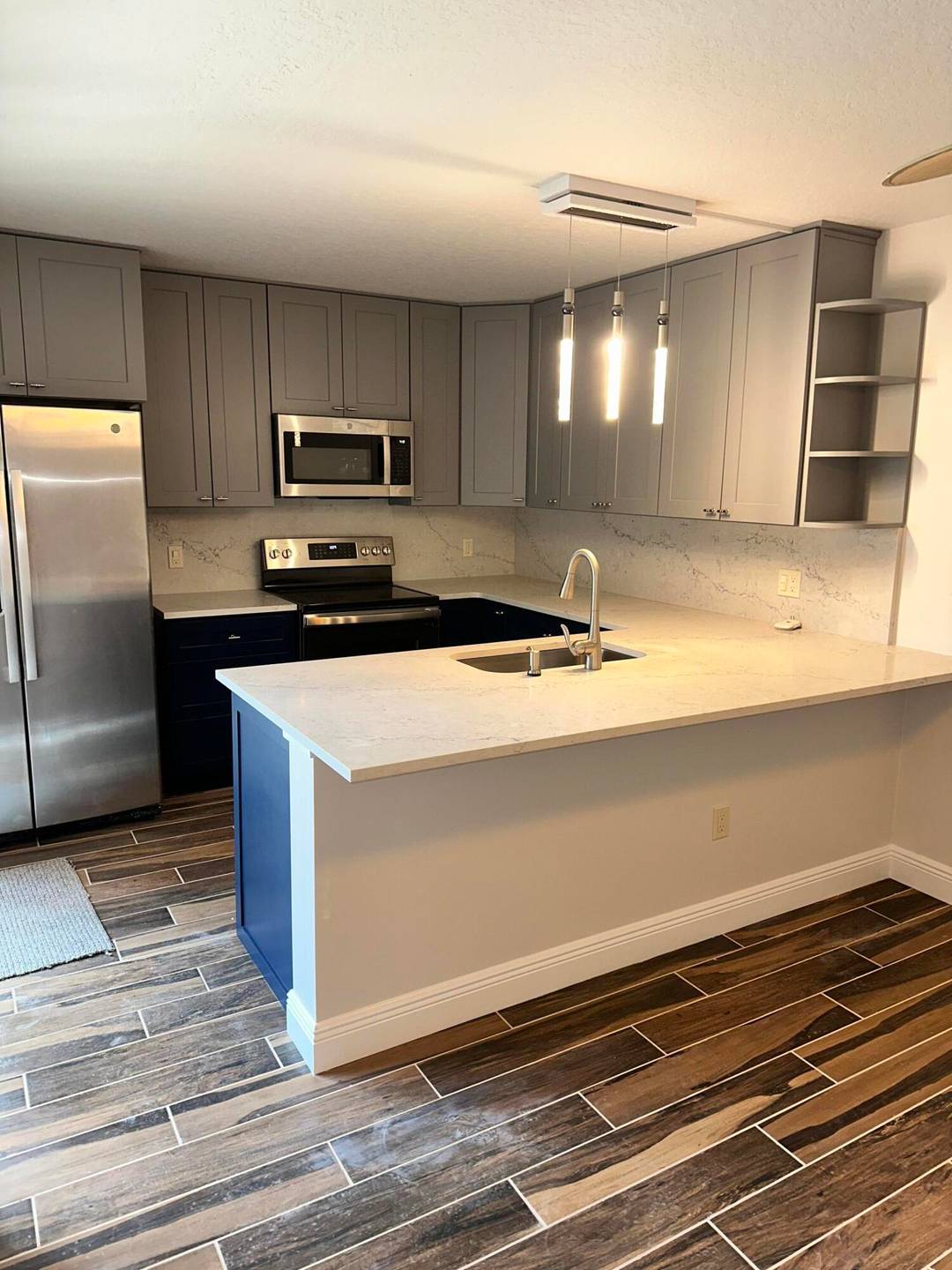 Discover your dream coastal retreat just minutes from Marcinski Beach and the Pier.