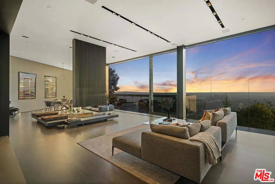 8790 Appian Way 4BR Hollywood Hills East La