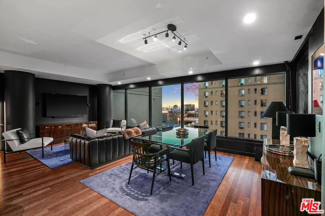 6250   Hollywood Blvd 2.0 Hollywood Hills East LA