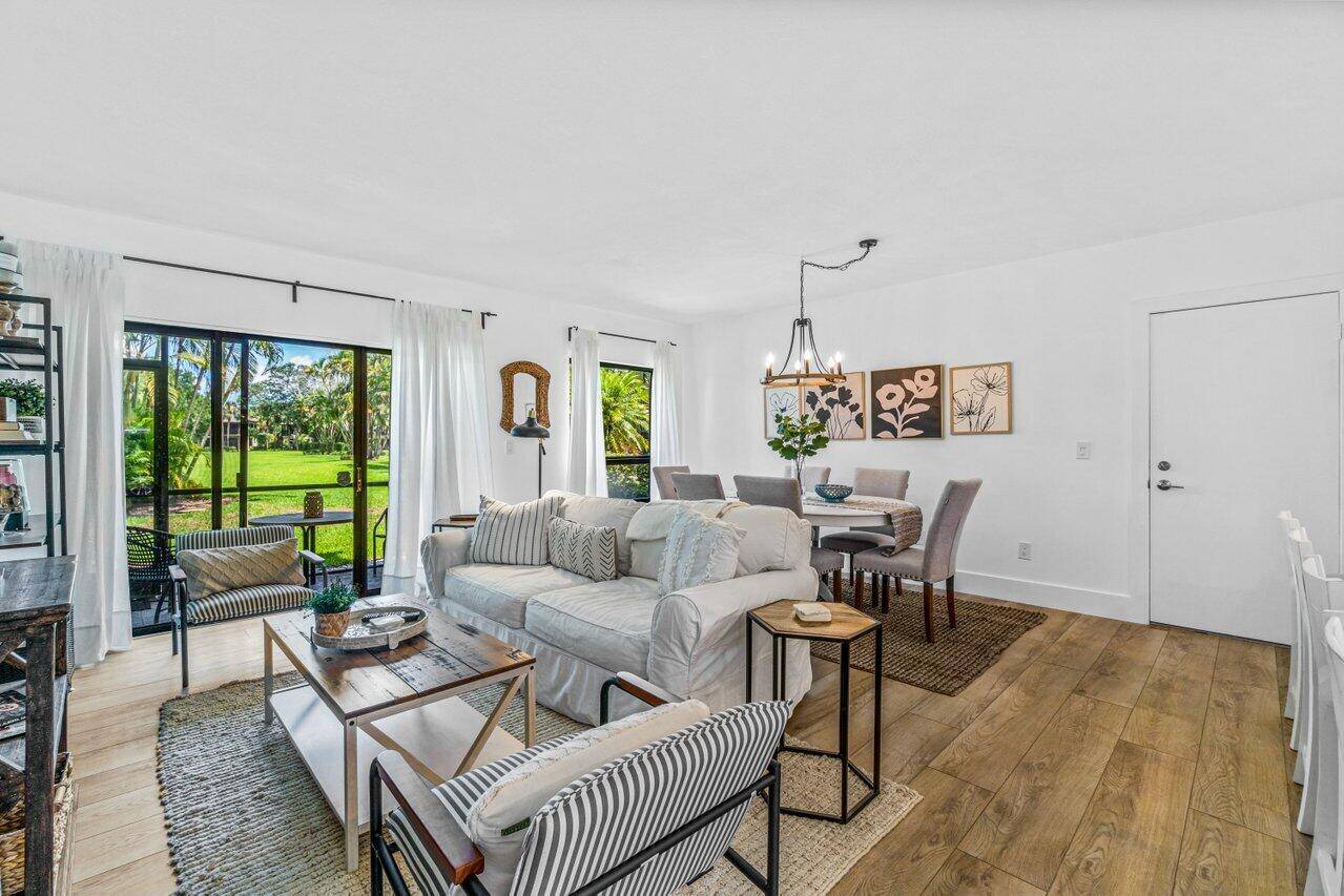This ground floor, Bagatelle studio has been nicely remodeled and furnished, and it's conveniently located near Palm Beach International Equestrian Center and Global Dressage.