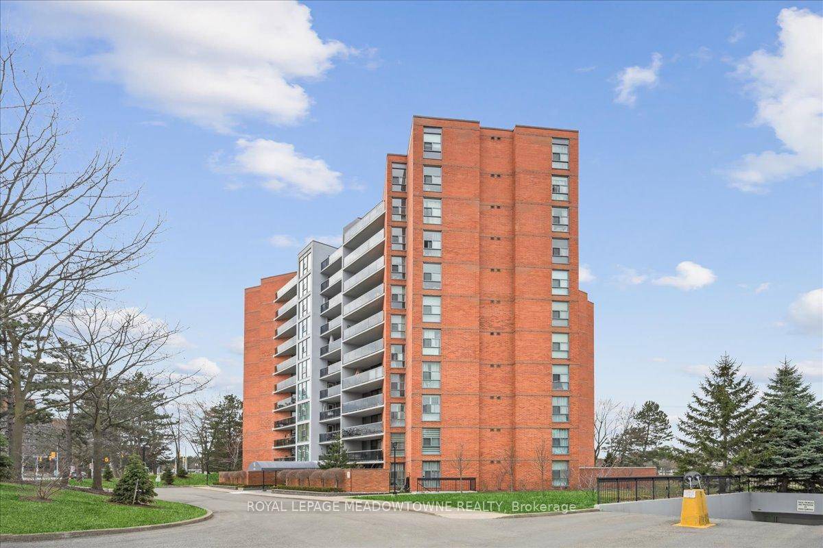 Located in a friendly, well maintained building, this 2 bed, 1 bath condo offers a fantastic opportunity brimming with potential !