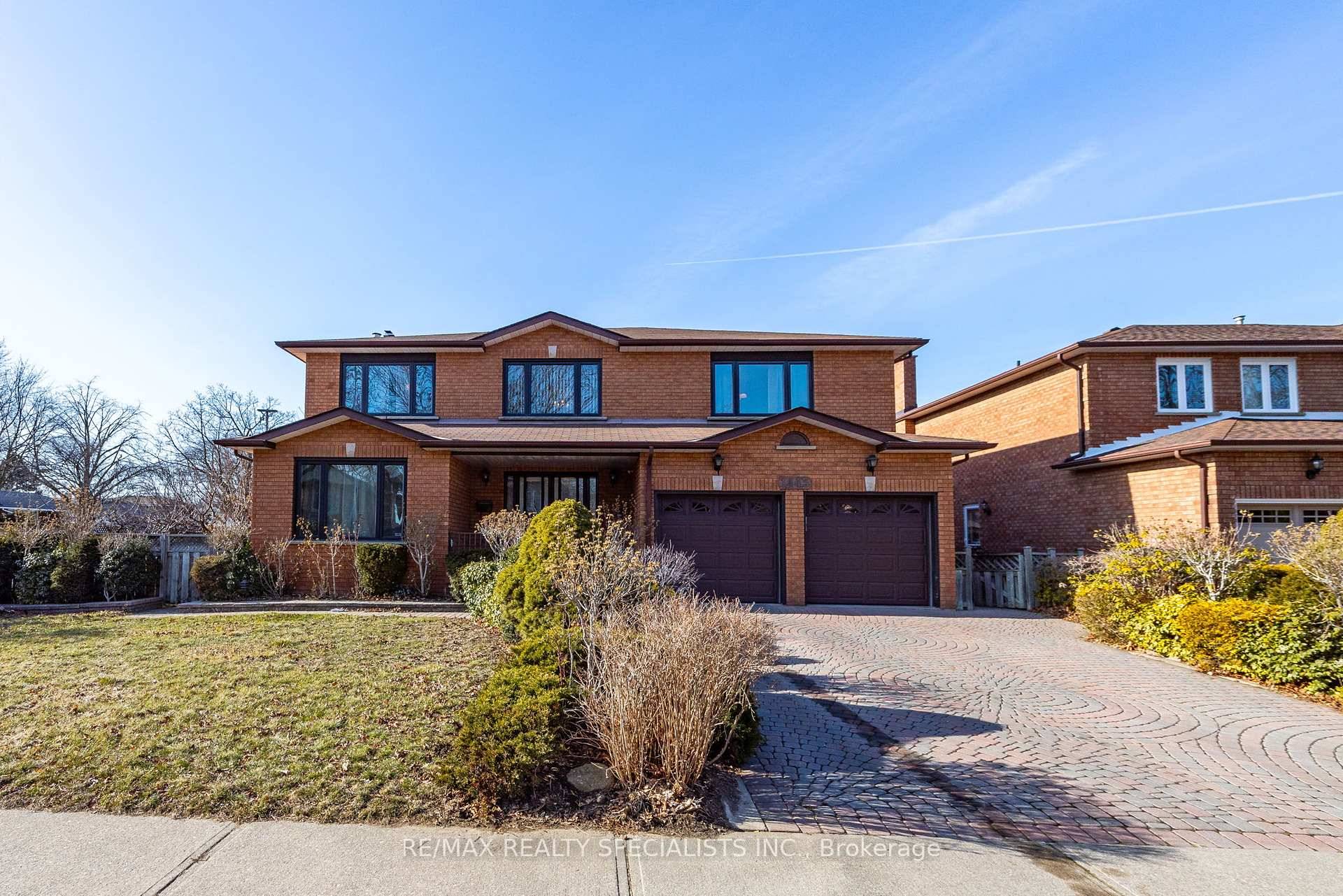 Absolutely Stunning Luxury Detached Home In The Desirable Lakeview Area.