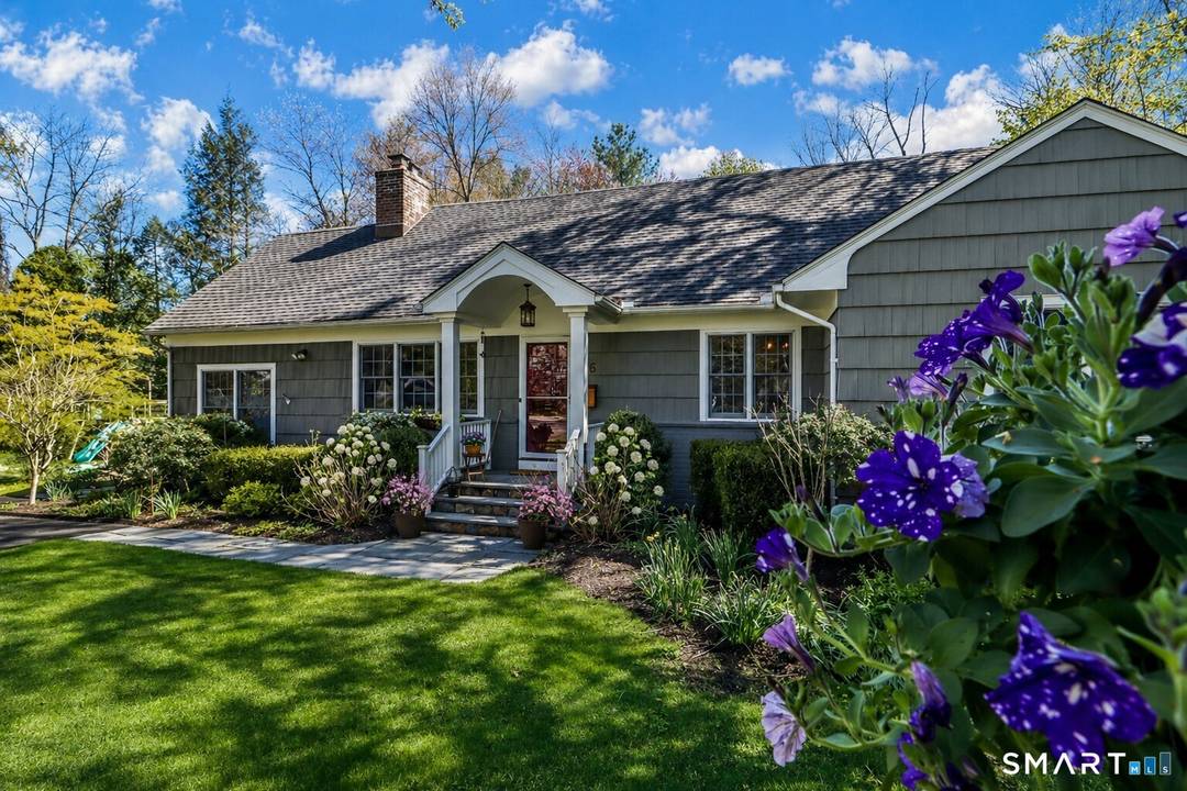 Have you ever imagined living at the end of a cul de sac, where neighbors gather and a true sense of community naturally unfolds ?
